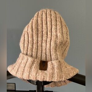 The North Face Ribbed Knit Bucket Hat - Tan/pink
